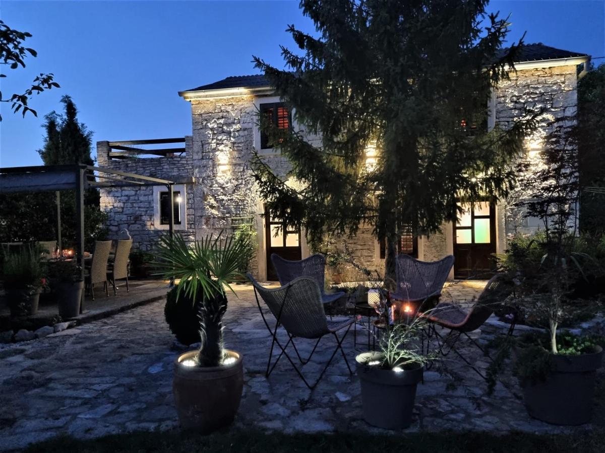 Stonehouse Ana With Jacuzzi Rovinj-krmed Vikendica